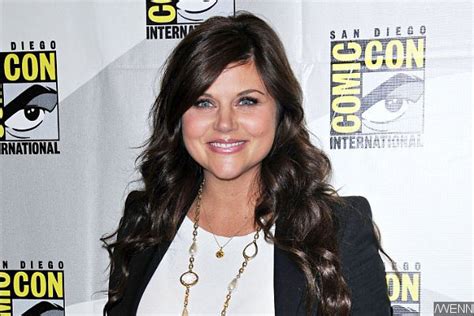 was tiffani thiessen pregnant on white collar.